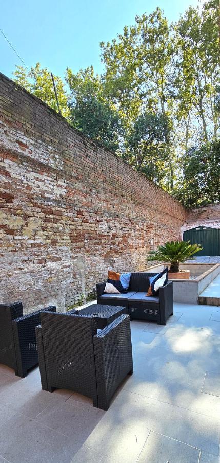 Cozy Small With Private Garden Venecia
